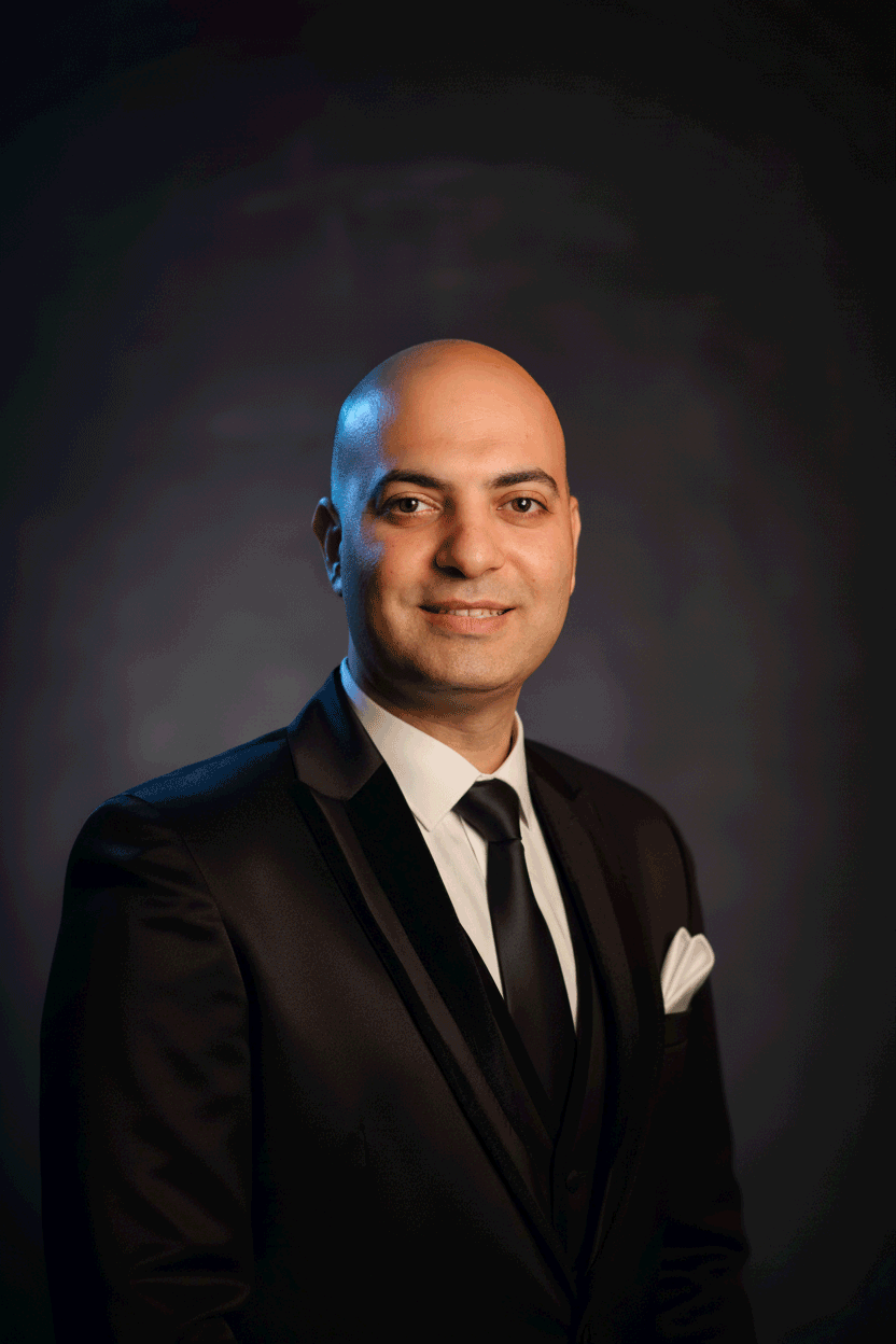 محمد نبيل | مؤسس Graphic School وخبير تصميم وتسويق بخبرة 16+ سنة